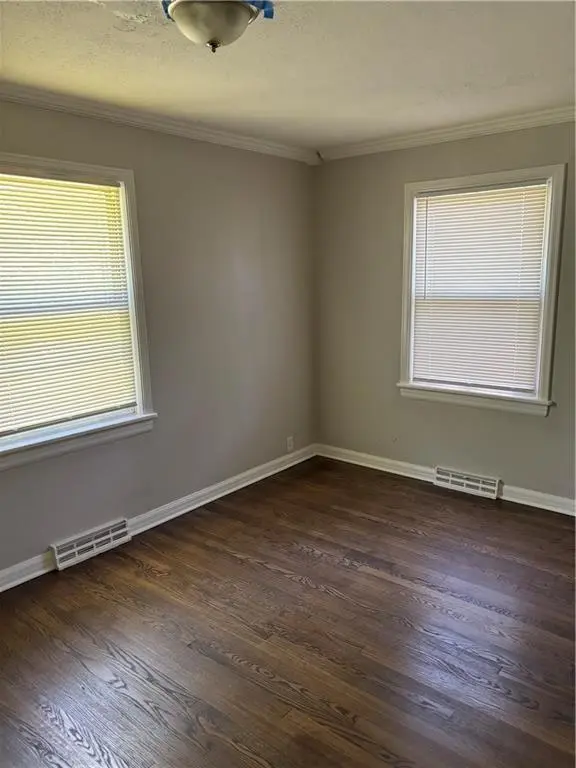 8732 E 73rd TER, Raytown, MO 64133