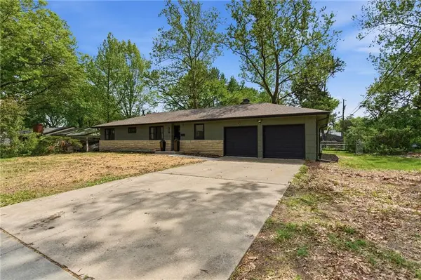 927 W 20th TER, Lawrence, KS 66046