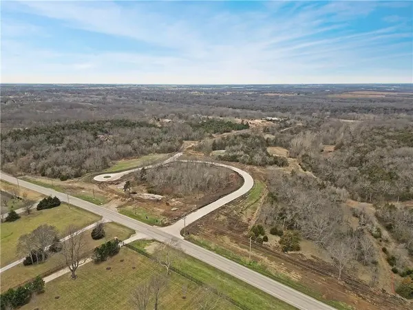 7102 W 185th TER, Overland Park, KS 66085