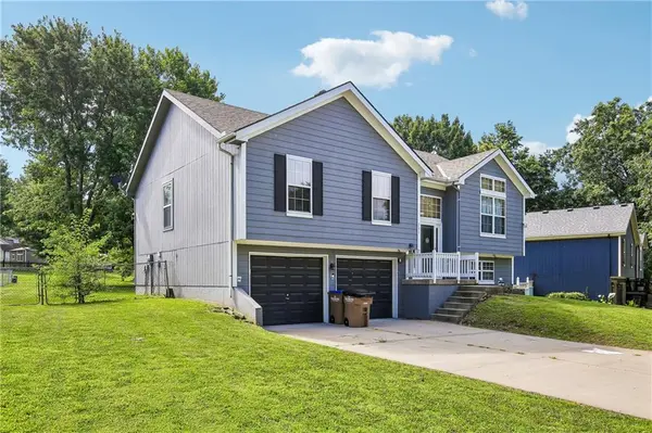 203 Broadmoor DR, Raymore, MO 64083