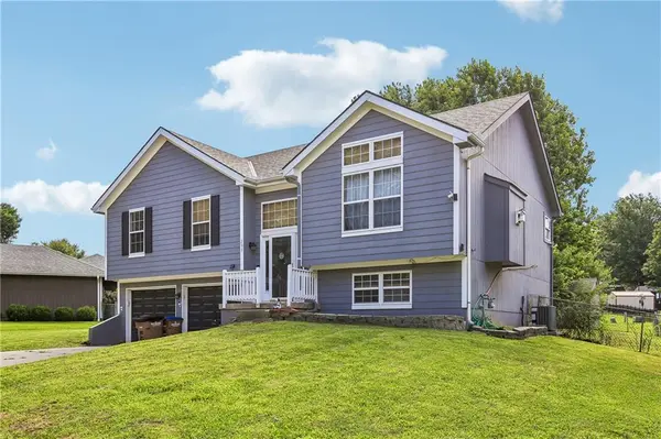 203 Broadmoor DR, Raymore, MO 64083