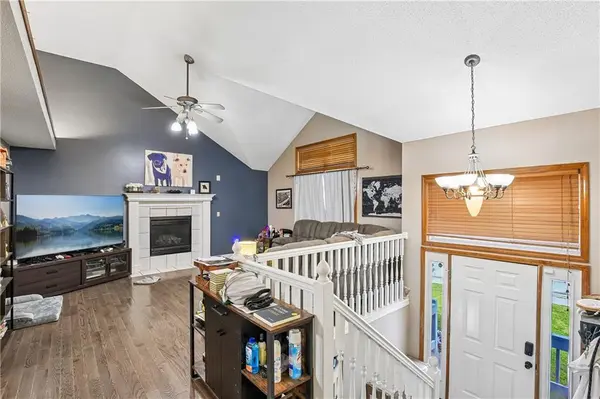 203 Broadmoor DR, Raymore, MO 64083