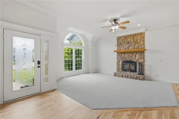 18366 W 157 TER, Olathe, KS 66062