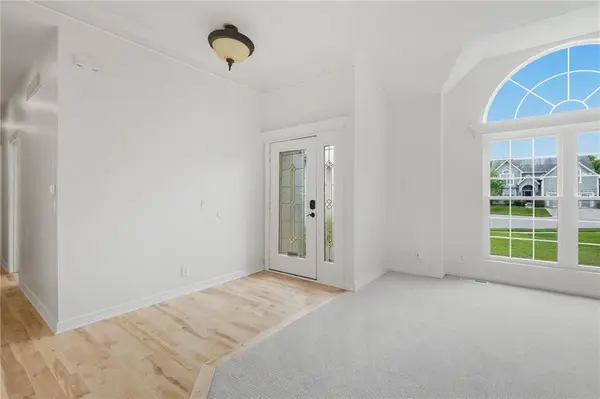 18366 W 157 TER, Olathe, KS 66062