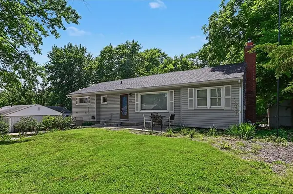 7940 N Broadway ST, Kansas City, MO 64118