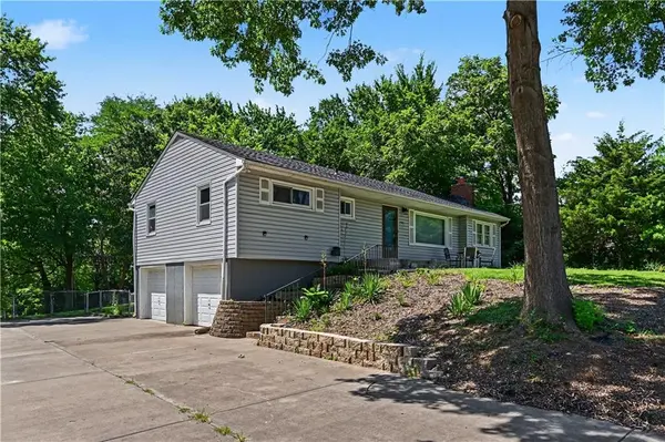 7940 N Broadway ST, Kansas City, MO 64118