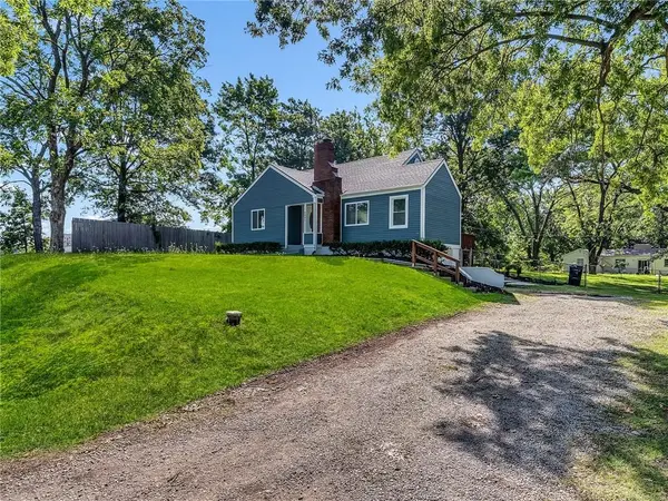 2421 NE Vivion RD, Kansas City, MO 64118