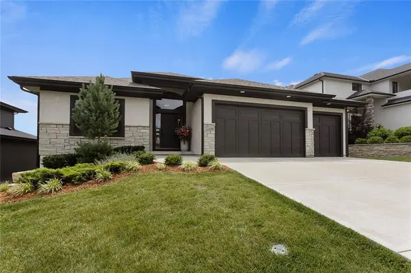 22459 W 87TH TER, Lenexa, KS 66227