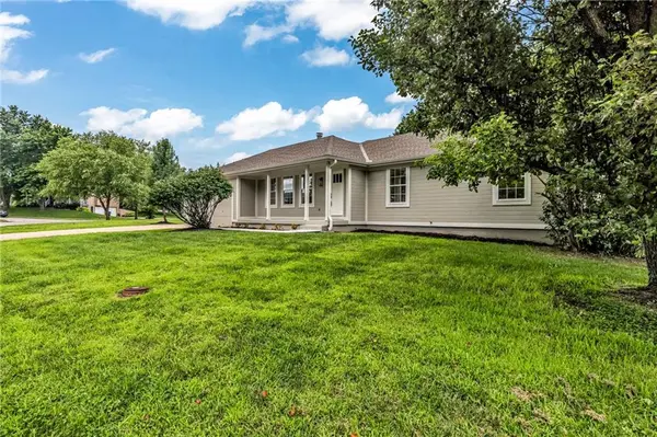 701 Horseshoe DR, Pleasant Hill, MO 64080