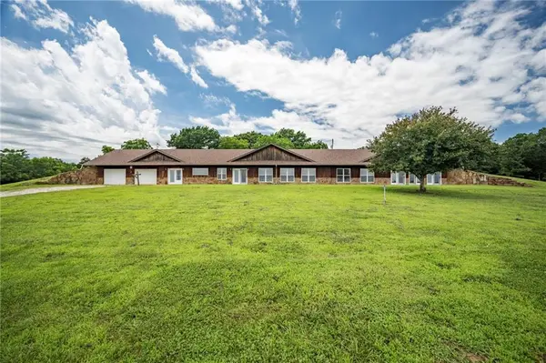 742 S 935 RD, El Dorado Springs, MO 64744