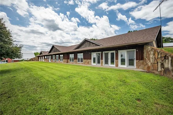 742 S 935 RD, El Dorado Springs, MO 64744