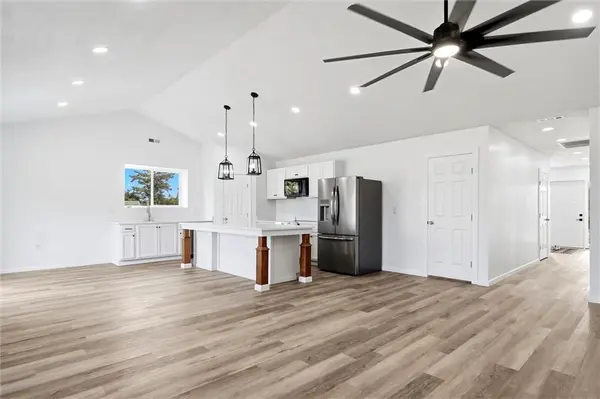 7847 Seneca Lake RD, Ozawkie, KS 66070