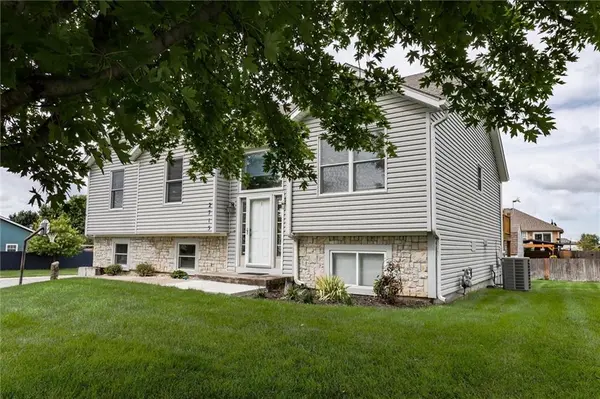 2715 Stratton DR, Eudora, KS 66025