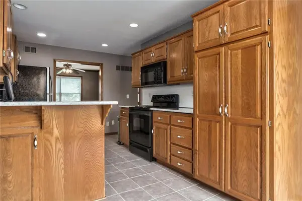 2715 Stratton DR, Eudora, KS 66025