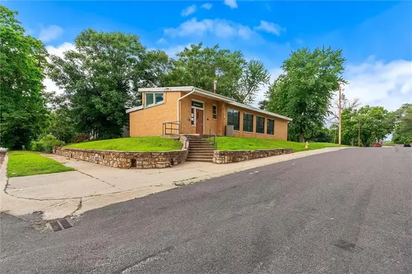 110 Murray DR, Excelsior Springs, MO 64024