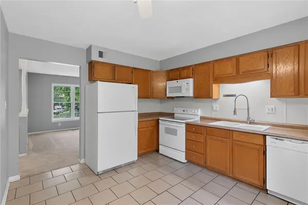 5924 NW Creekview DR, Parkville, MO 64152