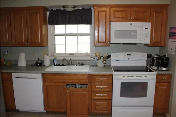 415 E 106th TER, Kansas City, MO 64131