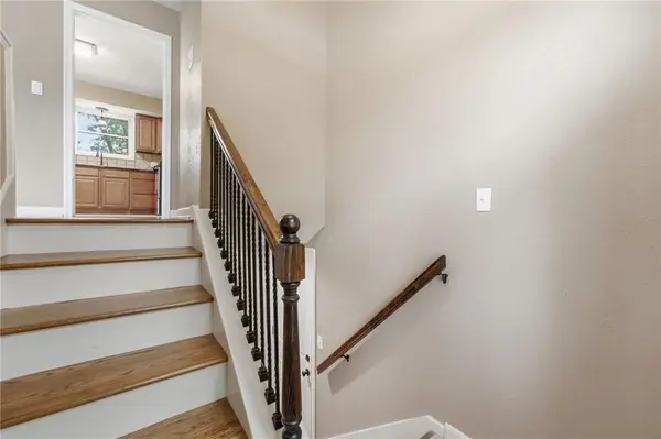 305 SW Marion LN, Lee's Summit, MO 64081