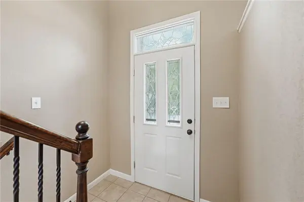 305 SW Marion LN, Lee's Summit, MO 64081