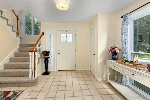 8821 W 115th TER, Overland Park, KS 66210