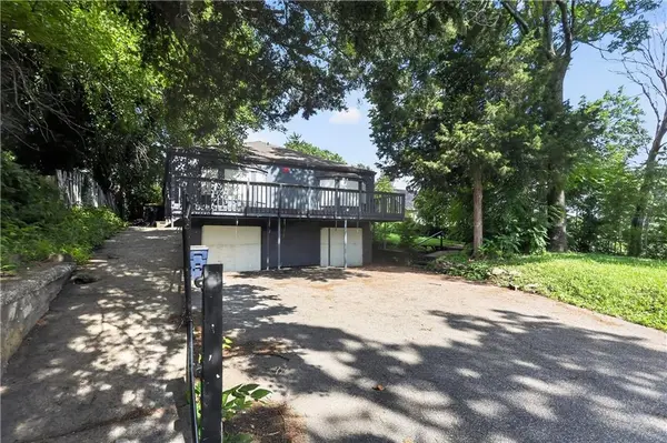 8155 Holmes RD, Kansas City, MO 64131
