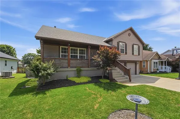813 SW WOODLAND DR, Grain Valley, MO 64029