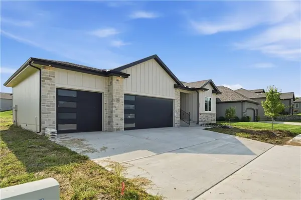 4073 NE Chapel Manor DR, Lee's Summit, MO 64064