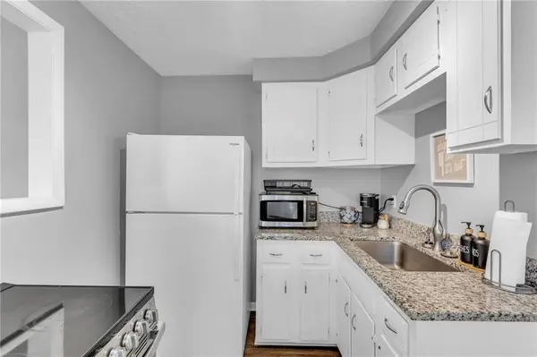 4202 Bell ST, Kansas City, MO 64111