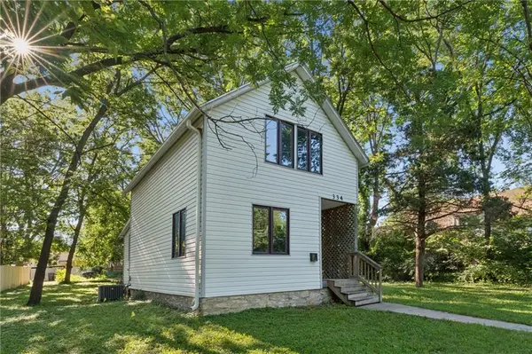 334 SW Orchard ST, Topeka, KS 66606