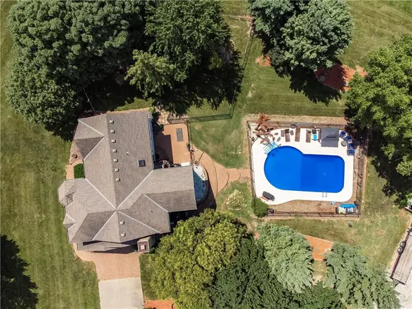 1090 NE Blackwell RD, Lee's Summit, MO 64086