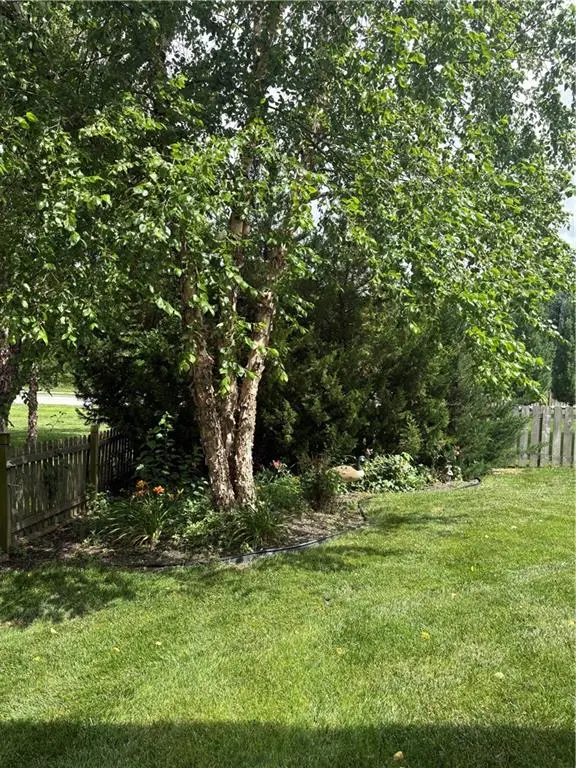 2907 NE Viewpark PL, Lee's Summit, MO 64086