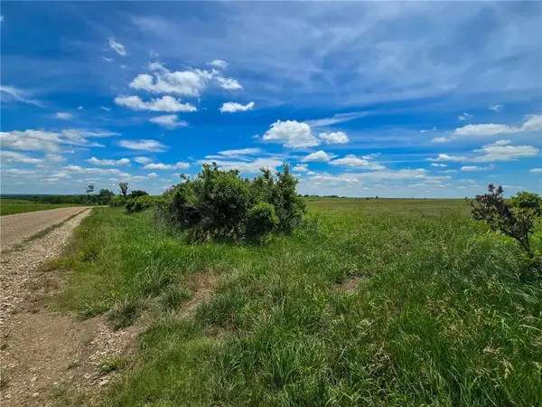1239 Z AVE, Council Grove, KS 66846