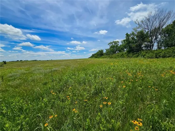 1239 Z AVE, Council Grove, KS 66846