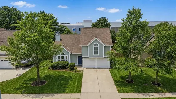 1181 E Meadow LN, Olathe, KS 66062