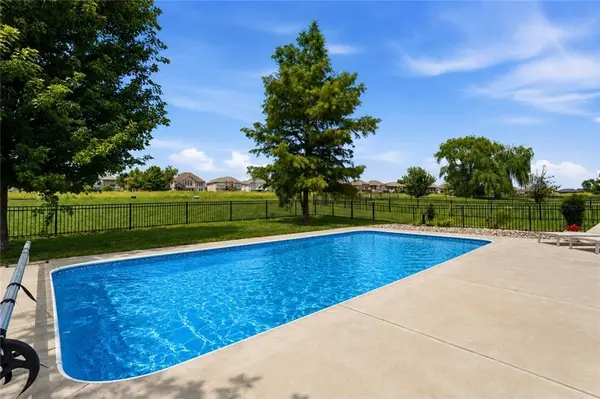 1416 Cross Creek DR, Raymore, MO 64083
