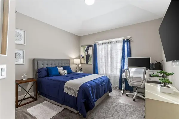 433 NW Kaylea CT, Lee's Summit, MO 64081