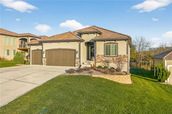 433 NW Kaylea CT, Lee's Summit, MO 64081