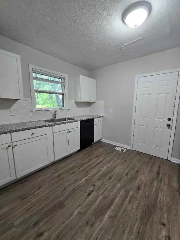 9004 E 55th ST, Raytown, MO 64133