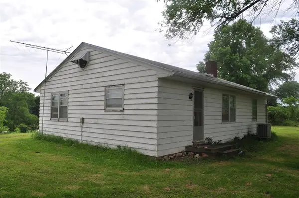 33135 Iatan RD, Weston, MO 64098