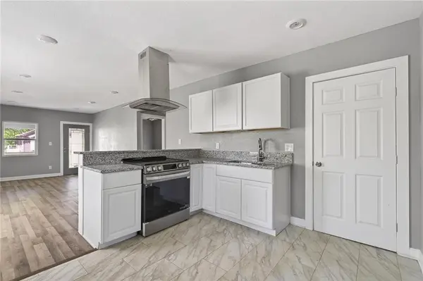6821 Monroe AVE, Kansas City, MO 64132