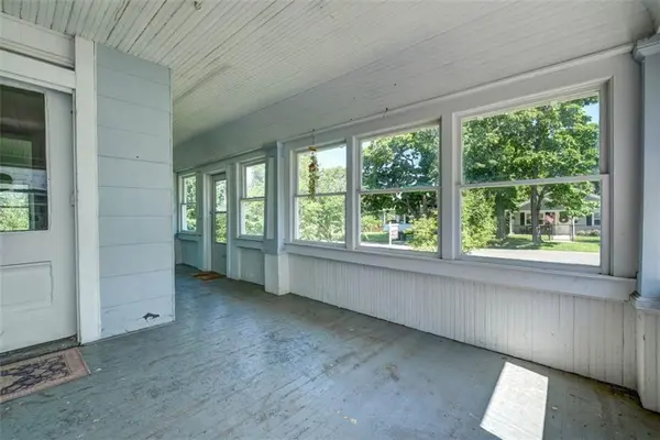 406 E 4th ST, Cameron, MO 64429