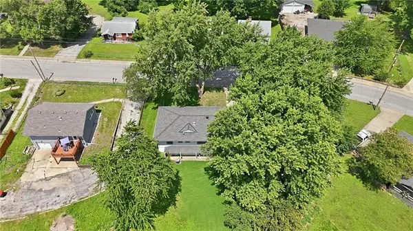 483 NE Meadowbrook RD, Kansas City, MO 64119