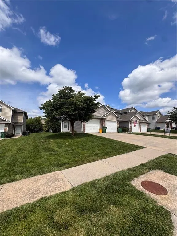 9021 Gala DR, Lee's Summit, MO 64064