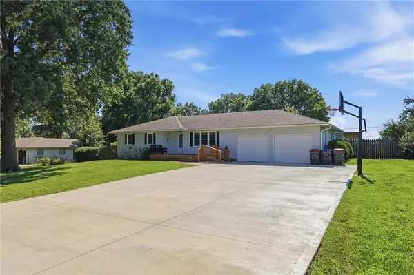 3714 N 154th TER, Basehor, KS 66007