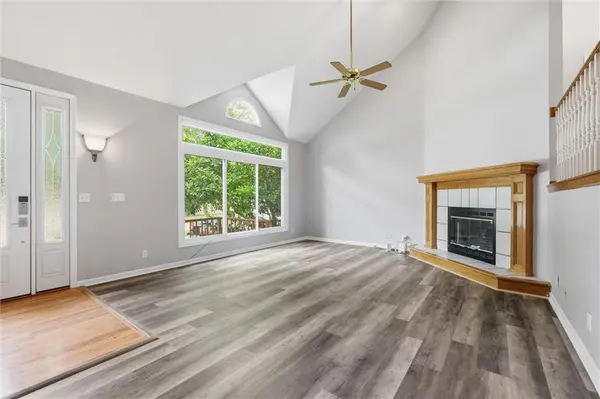 17360 W 156th ST, Olathe, KS 66062