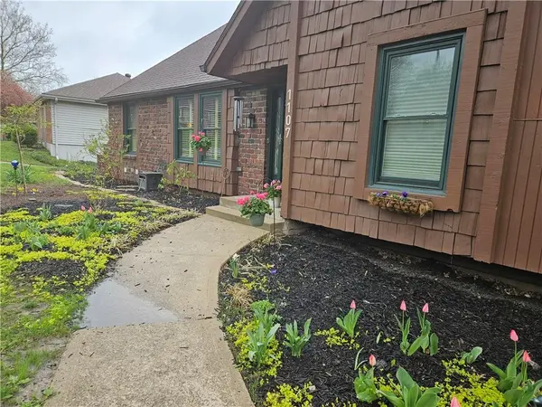 1107 E 109th TER, Kansas City, MO 64131