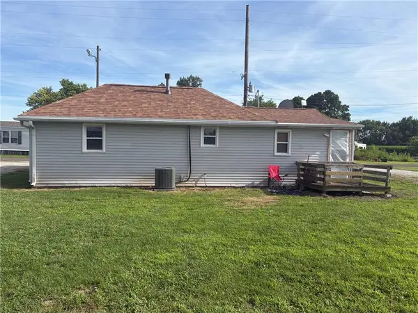6555 SW George ST, St Joseph, MO 64504