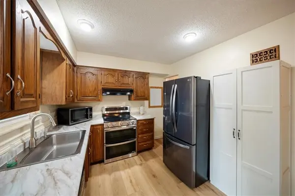 14215 W 94th TER, Lenexa, KS 66215