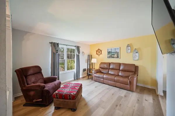 14215 W 94th TER, Lenexa, KS 66215