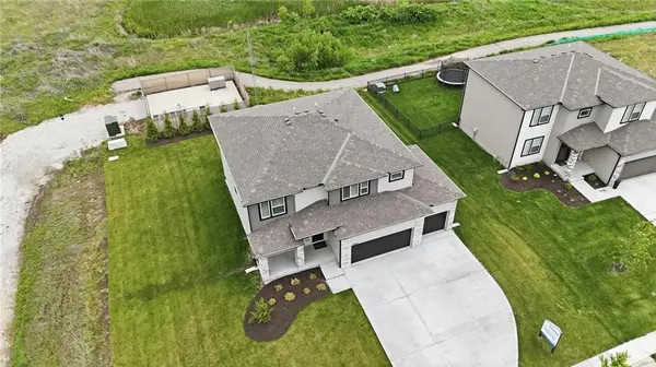 500 SW Chavis DR, Blue Springs, MO 64064